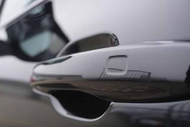 Volvo XC60 2.0 T6 Plug-in hybrid AWD Ultra Black Edition | Massage stoelen | Verwarmd/Geventileerd leder | Harman/Kardon | 360° Camera | Alarm | Stuurverwarming | Lederen Dashboard |