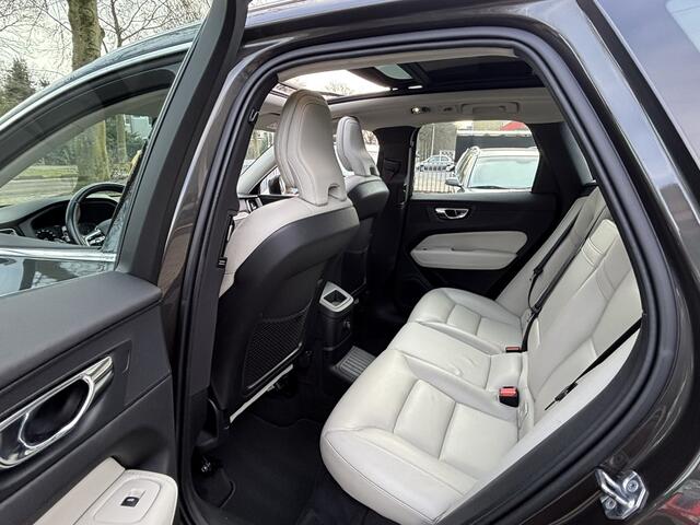 Volvo XC60 T8 AWD Inscription Luchtvering Pano