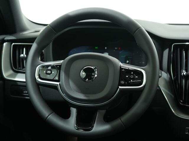 Volvo XC60 2.0 T6 RECHARGE 390PK AWD PLUS BLACK EDITION AUT8 | Trekhaak | 360 camera | Voorruitverwarming | Pilot Assist