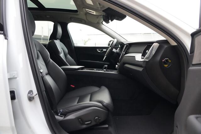 Volvo XC60 2.0 T8 Plug-in hybrid AWD Plus Dark 455pk Panoramadak/HarmanKardon/360Camera