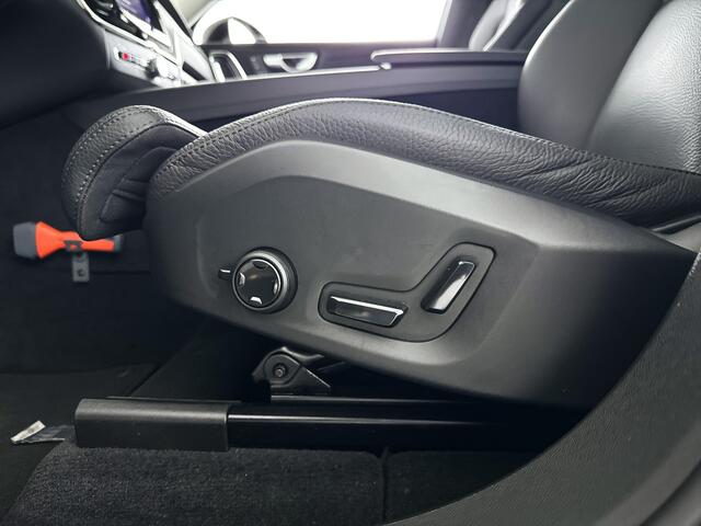 Volvo XC60 T6 Plug-in hybrid AWD Plus Dark | Panoramadak | 360° camera | Stoel- en Stuurverwarming | Trekhaak