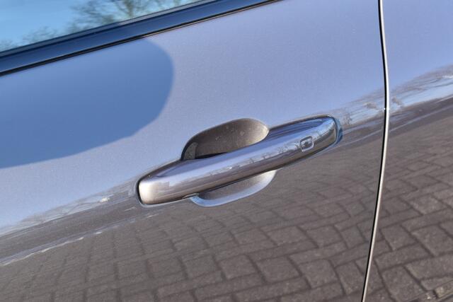 Volvo XC60 T6 350PK Plug-in hybrid AWD Plus Dark | 21" LMV | Luchtvering | H&K | Panodak | Contour stoelen | 360 Canera