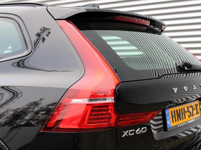 Volvo XC60 2.0 T6 Plug-in hybrid AWD Plus Dark Automaat / Panoramadak / Trekhaak / 360* camera / All seasonbanden