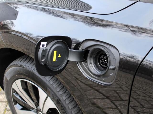 Volvo XC60 2.0 T6 Plug-in hybrid AWD Plus Dark Automaat / Panoramadak / Trekhaak / 360* camera / All seasonbanden