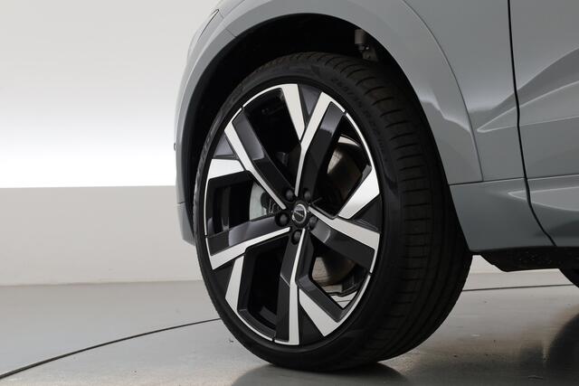 Volvo XC60 2.0 T8 Plug-in hybrid AWD Ultra Black Edition | Facelift | Trekhaak | Luchtvering | 22 inch | HUD | Pano |