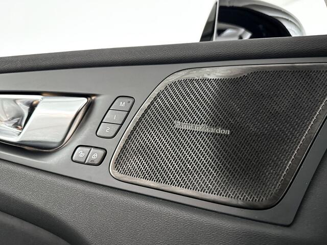 Volvo XC60 T6 Plug-in hybrid AWD Plus Dark | Panoramadak | 360° camera | Head-up Display | Harman Kardon | Stoel- en Stuurverwarming | Trekhaak