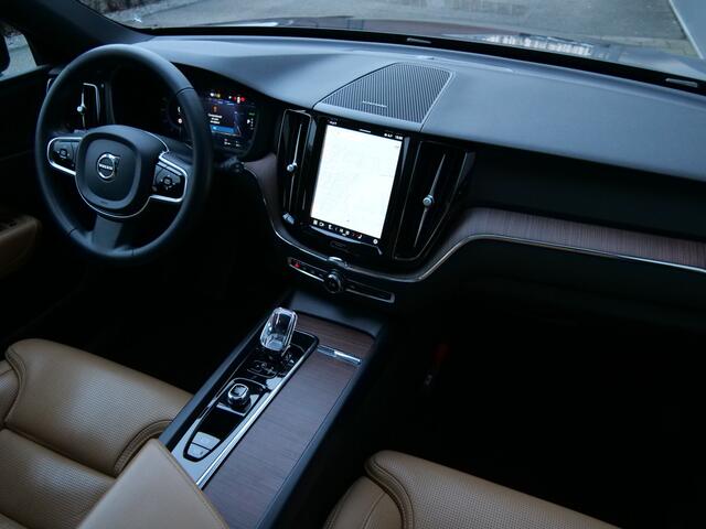 Volvo XC60 2.0 T6 Plug-in hybrid AWD R-Design 350 Pk Automaat Navigatie / DAB / Pano-dak / Leer / Trekhaak