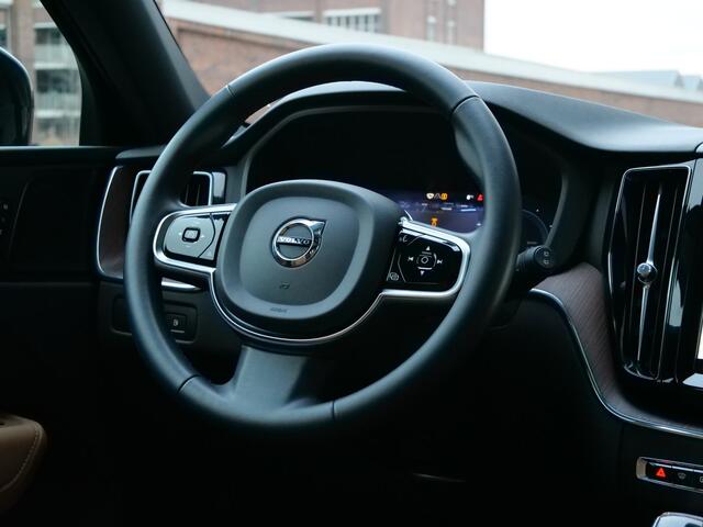 Volvo XC60 2.0 T6 Plug-in hybrid AWD R-Design 350 Pk Automaat Navigatie / DAB / Pano-dak / Leer / Trekhaak