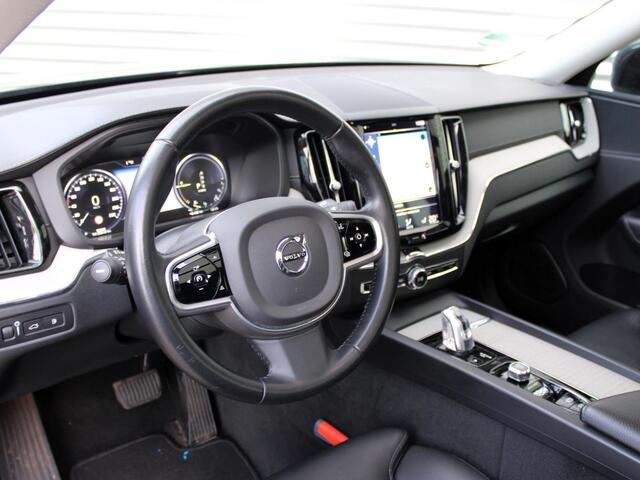 Volvo XC60 2.0 T8 Twin Engine AWD Inscription Automaat / Panoramadak / Trekhaak / Privacy Glass / Leder interieur