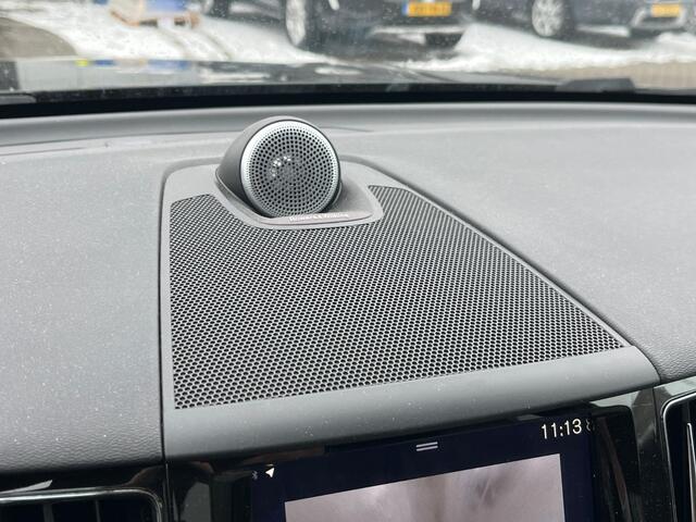 Volvo XC60 2.0 T8 Twin Engine AWD Inscription | Trekhaak | Luchtvering | Bowers & Wilkins | 360° Camera | Geventileerde Voorstoelen | Adaptieve Cruise Control | Schuif-/Kanteldak | 20" | Stoel-/Stuurverwarming |