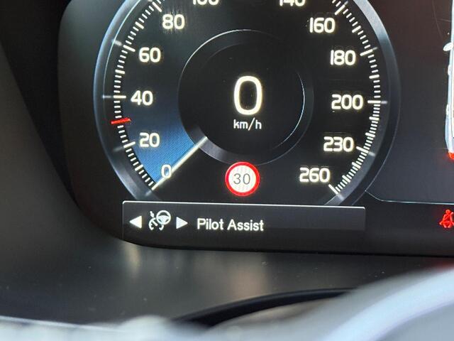 Volvo XC60 2.0 T8 Twin Engine AWD Inscription | Adaptieve Cruise Controle | BLIS | Luchtvering | 21'' | Stoelventilatie | Head up Display | Panorama-Schuifdak | Stoelverwarming | Stuurverwarming |