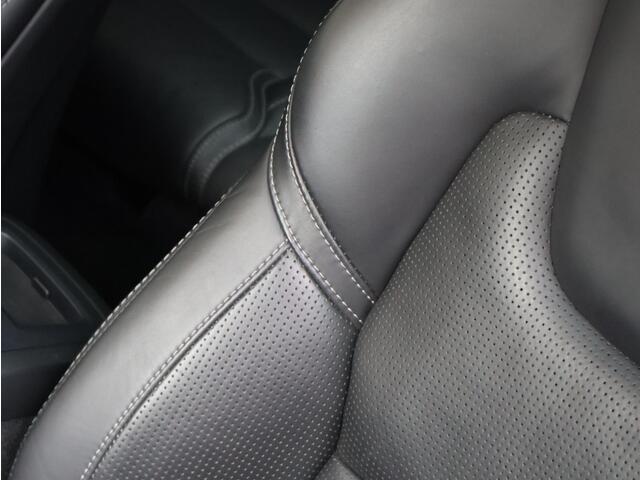 Volvo XC60 T6 Plug-in hybrid AWD R-Design | Power Seats | Lighting | Driver Assist | Climate | Park Assist | Lounge | Trekhaak