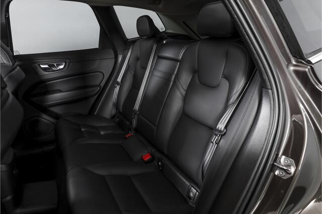 Volvo XC60 2.0 T6 Plug-in hybrid AWD Inscription Exclusive Orig. NL | Luchtvering | Elek. Trekhaak | S/k-panodak | Harman/Kardon | Adapt. Cruise | Stoel-+stuurverw. | 360 Camera | Elek. stoelen | NAV+App. Connect | ECC | LM 19" |