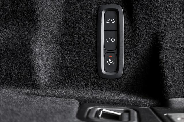 Volvo XC60 2.0 T6 Plug-in hybrid AWD Inscription Exclusive Orig. NL | Luchtvering | Elek. Trekhaak | S/k-panodak | Harman/Kardon | Adapt. Cruise | Stoel-+stuurverw. | 360 Camera | Elek. stoelen | NAV+App. Connect | ECC | LM 19" |