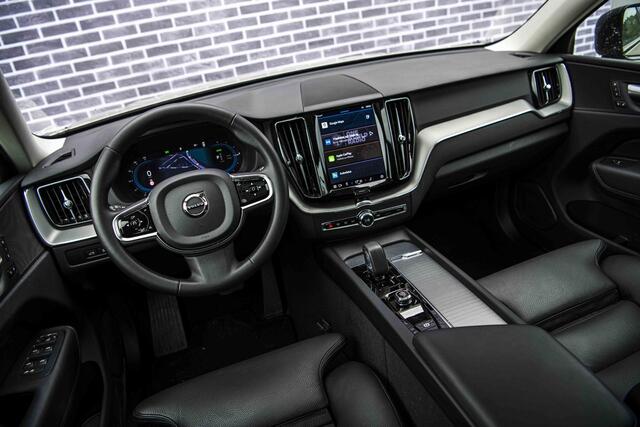Volvo XC60 2.0 T6 Plug-in hybrid AWD Plus Dark | 360 Camera | Schuif-/Kanteldak | Stoel-/Stuurverwarming | Adaptieve Cruise Control | Trekhaak |