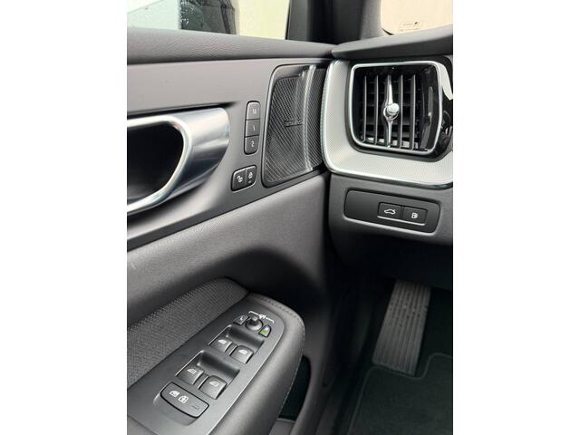 Volvo XC60 2.0 T8 Plug-in hybrid AWD Plus Black Edition Pano-H&K-360 gr-Keyless-ACC