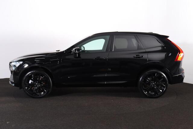 Volvo XC60 T8 Recharge AWD Ultra Black Edition - Panorama/schuifdak - IntelliSafe Assist & Surround - 360º Camera - Harman/Kardon audio - Adaptieve LED koplampen - Verwarmde voorstoelen, stuur & achterbank - Parkeersensoren voor & achter - Elektr. bedienb. voorstoel
