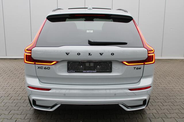 Volvo XC60 T6 Plug-in hybrid AWD Ultra Black Edition | Luchtvering | Sportstoelen | Extra getint glas