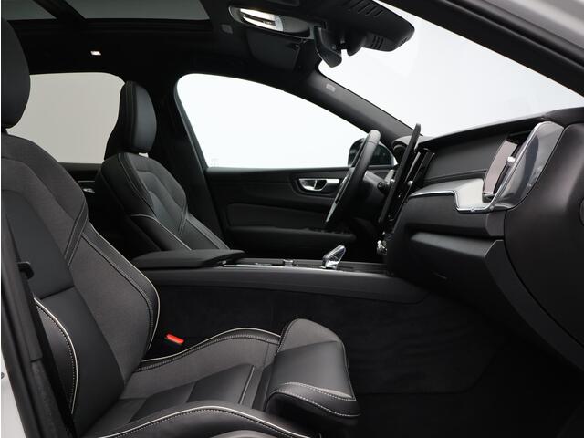 Volvo XC60 2.0 T8 Plug-in hybrid AWD Ultra Black Edition / Facelift / 360 camera / Pan. dak / Privacy glass / Head up displ. / Harman Kardon
