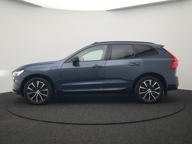 Volvo XC60 T6 AWD Ultimate Dark LONG RANGE Plug In Hybrid 350pk Dealer O.H. PHEV | Trekhaak Af Fabriek | Panodak | Adaptive Cruise | 360 Camera | Harman / Kardon | Lederen Sportstoelen Memory & Verwarmd | Google Assistent | Apple Carplay | Keyless | Stuur Verwarmd |