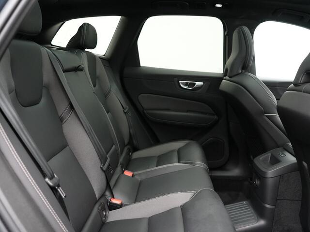 Volvo XC60 T6 AWD Ultimate Dark LONG RANGE Plug In Hybrid 350pk Dealer O.H. PHEV | Trekhaak Af Fabriek | Panodak | Adaptive Cruise | 360 Camera | Harman / Kardon | Lederen Sportstoelen Memory & Verwarmd | Google Assistent | Apple Carplay | Keyless | Stuur Verwarmd |