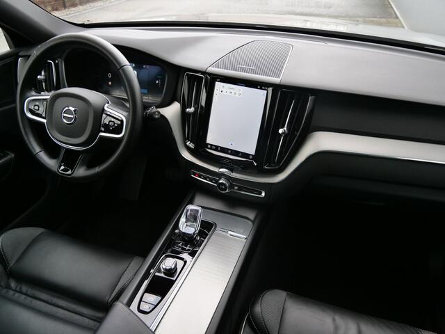 Volvo XC60 2.0 T6 Plug-in hybrid AWD Plus Dark 350 Pk Automaat Navi / Leer / Pano-dak / DAB / Apple Carplay / Harman Kardon .