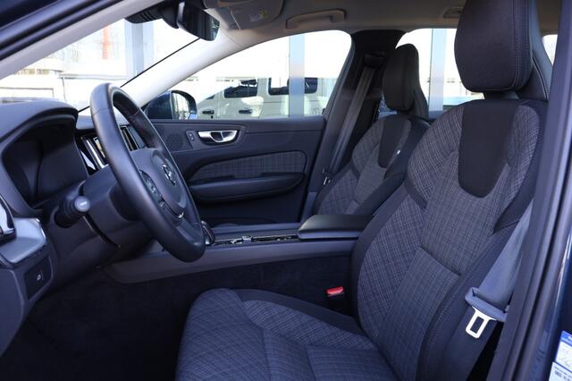 Volvo XC60 2.0 B4 MOMENTUM Aut. Trekhaak / Apple Carplay