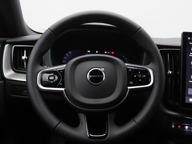 Volvo XC60 2.0 T6 Plug-in hybrid AWD Plus Black Edition Pano-Schuifdak, Trekhaak, 21" LM Velgen, 360gr. Camera, Head-Up Display, Elektr. Achterklep, Keyless, Memorystoel, Harman Kardon Audio
