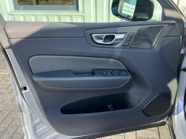 Volvo XC60 2.0 T8 Plug-in hybrid AWD Automaat - Adaptive Cruisecontrole - 360 Gradencamera - Stoelverwarming - Achterbankverwarming