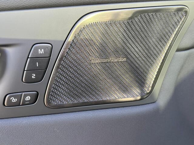 Volvo XC60 2.0 T8 Plug-in hybrid AWD Automaat - Adaptive Cruisecontrole - 360 Gradencamera - Stoelverwarming - Achterbankverwarming