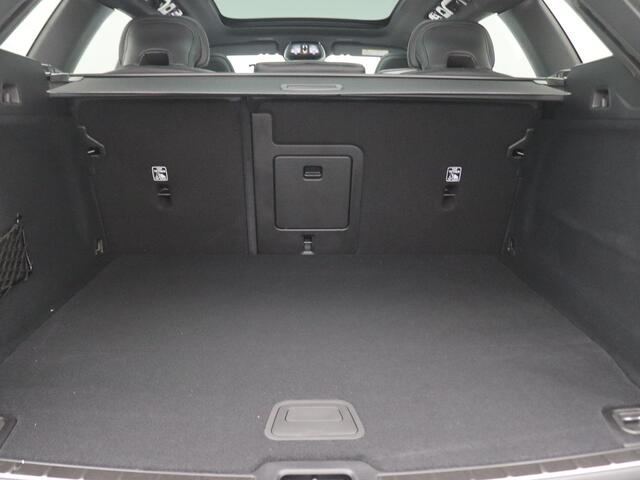 Volvo XC60 2.0 T6 Plug-in hybrid AWD Plus Black Edition Pano-Schuifdak, Trekhaak, 21" LM Velgen, 360gr. Camera, Head-Up Display, Elektr. Achterklep, Keyless, Memorystoel
