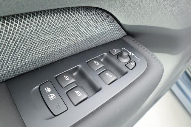 Volvo XC60 T8 Plug-in hybrid Ultra Black Edition | Luchtvering | Pano | HUD | Memory seats | Elek. Trekhaak | 22'' | 360cam | H&K Audio | 4x Stoelverw. |