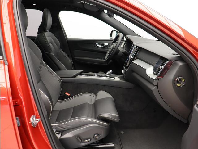 Volvo XC60 Recharge T8 455PK AWD Ultimate-Dark / Luchtvering / Trekhaak / 21" LMV / Head up Display / 360 Camera