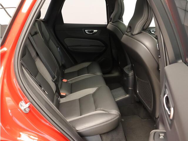 Volvo XC60 Recharge T8 455PK AWD Ultimate-Dark / Luchtvering / Trekhaak / 21" LMV / Head up Display / 360 Camera