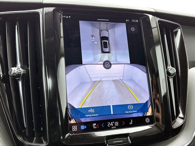 Volvo XC60 T6 AWD Plus Dark | Panorama dak | Leder | Trekhaak |