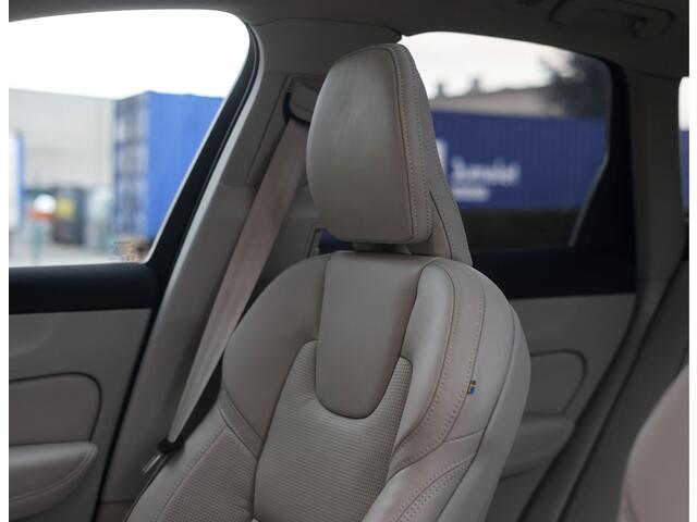 Volvo XC60 T8 AWD Ultra Dark | Direct rijden! - Trekhaak