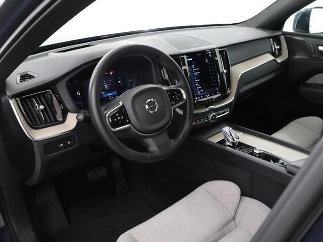 Volvo XC60 2.0 T8 Plug-in hybrid AWD Plus Bright | Panoramadak | Comfortstoelen | HUD | Harman/Kardon Audio | Ele. verstelbare stoelen + geheugen | 360 Camera | Apple CarPlay/Android Auto | Ele. wegklapbare trekhaak |