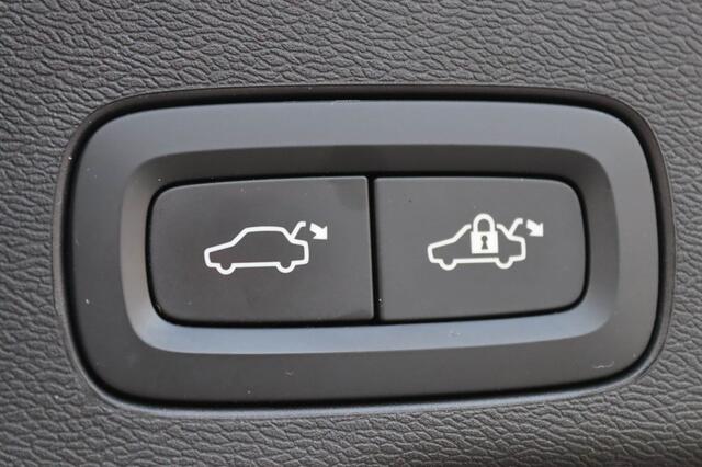 Volvo XC60 T6 Recharge Inscription | Pano | Bowers & Wilkins | Luchtv | 360