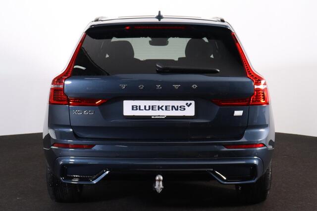Volvo XC60 T6 Recharge AWD R-Design - Panorama/schuifdak - IntelliSafe Assist & Surround - Harman/Kardon audio - Adaptieve LED koplampen - Parkeercamera achter - Verwarmde voorstoelen, stuur & achterbank - Parkeersensoren voor & achter - Elektr. bedienb. voorstoelen