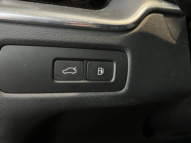 Volvo XC60 2.0 T6 Plug-in hybrid 350 pk AWD Core Bright | Pano | El. a. klep | Camera | LED | 18" | Keyless entry | Google Maps Navi