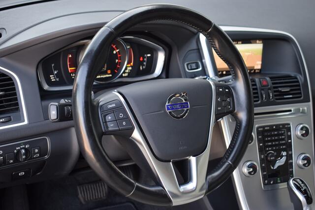 Volvo XC60 2.0 T5 FWD Polar+ OrigNL | Panoramadak | Trehaak | Leer | Nieuwstaat!