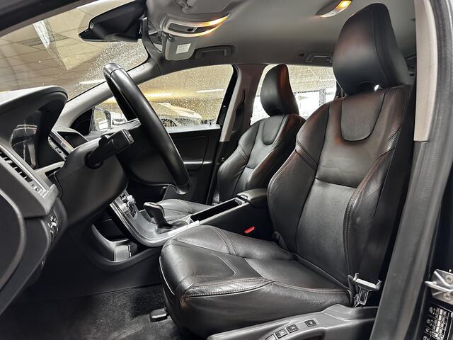 Volvo XC60 2.0 T5 Polar+/ 245pk!/ 18'' LMV/ Camera/ Leder/ Elek. kofferklep/ Bi-Xenon/ PDC V+A/ Stoelverw./ Elek. Stoel(en) + Memory/ Navi/ Bluetooth/ Multi. LEDER. Stuur/ Chroom/ Dakrails.