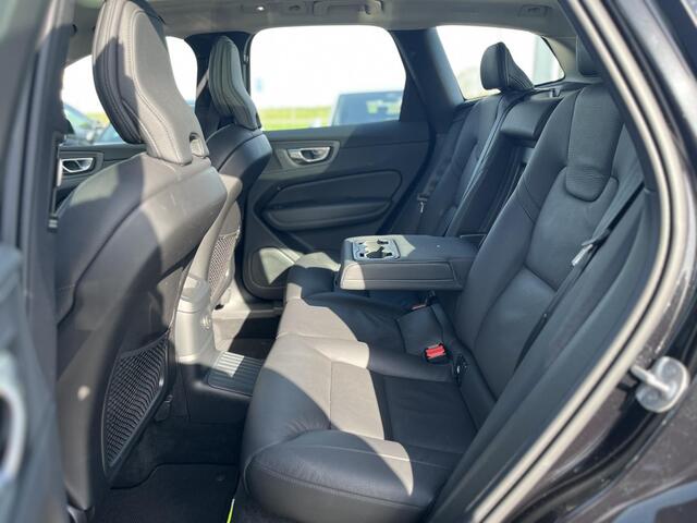 Volvo XC60 T6 Plug-in hybrid AWD Plus Dark | Panoramadak | Trekhaak | Stoelverwarming | Memoryseats |