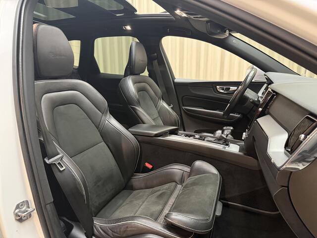 Volvo XC60 2.0 D5 AWD R-Design Panoramadak / Adapt. Cruise / Camera / Elek. Trekhaak / Leder / BLIS / Stoelverwarming / LED / 19'' LMV