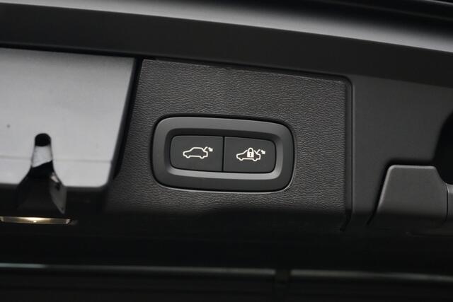 Volvo XC60 2.0 T8 Plug-in hybrid AWD MY26 Plus Dark 455pk Panoramadak/HarmanKardon/360Camera