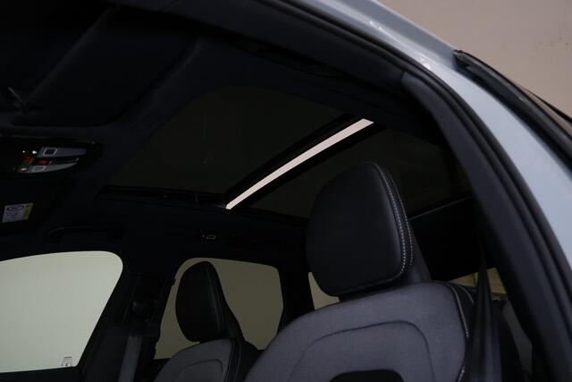 Volvo XC60 T6 Recharge AWD Ultra Black Edition - Panorama/schuifdak - IntelliSafe Assist & Surround - 360º Camera - Harman/Kardon audio - Adaptieve LED koplampen - Verwarmde voorstoelen, stuur & achterbank - Parkeersensoren voor & achter - Elektr. bedienb. voorstoel