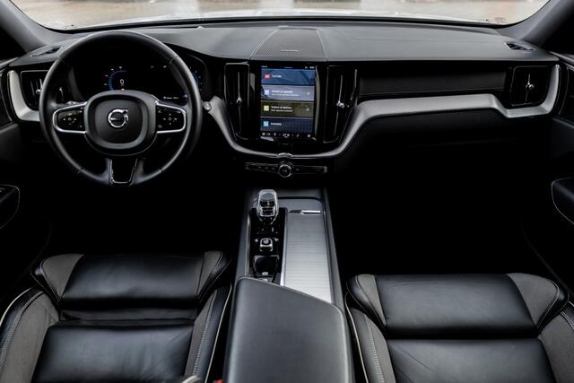 Volvo XC60 B5 Ultimate Dark | Luchtvering | Trekhaak | 360 Cam |