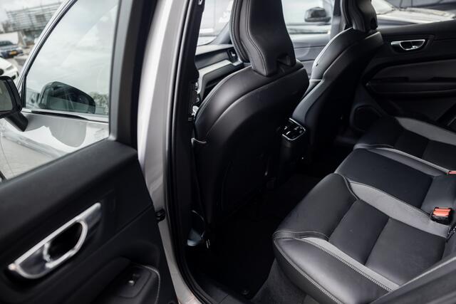 Volvo XC60 B5 Ultimate Dark | Luchtvering | Trekhaak | 360 Cam |