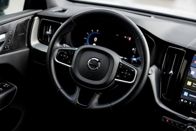 Volvo XC60 B5 Ultimate Dark | Luchtvering | Trekhaak | 360 Cam |