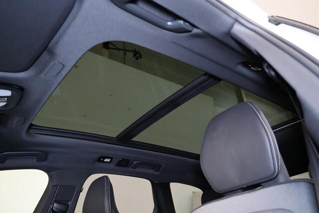 Volvo XC60 T8 Recharge AWD Ultra Black Edition - Panorama/schuifdak - IntelliSafe Assist & Surround - 360º Camera - Harman/Kardon audio - Adaptieve LED koplampen - Verwarmde voorstoelen, stuur & achterbank - Parkeersensoren voor & achter - Elektr. bedienb. voorstoel
